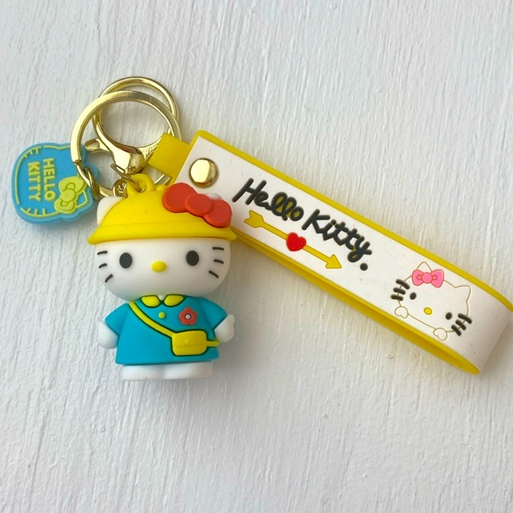ADORABLE HELLO KITTY KEYCHAIN - Picture 2 of 5